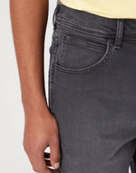 WRANGLER - ג'ינס קצר TEXAS בצבע אפור - MASHBIR//365