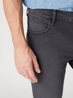 WRANGLER - ג'ינס LARSTON בצבע אפור - MASHBIR//365