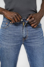 LEVI'S - ג'ינס לגברים DARK INDIGO בצבע כחול בהיר - MASHBIR//365