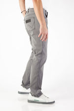 WRANGLER - ג'ינס לגברים GREENSBORO בצבע אפור - MASHBIR//365
