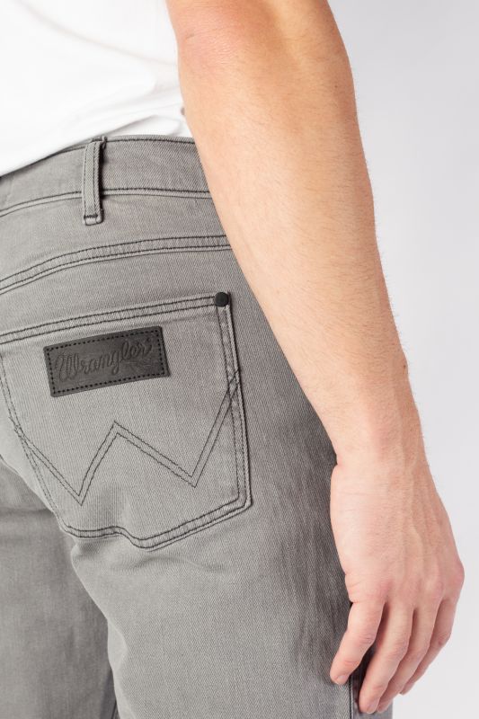 WRANGLER - ג'ינס לגברים GREENSBORO בצבע אפור - MASHBIR//365