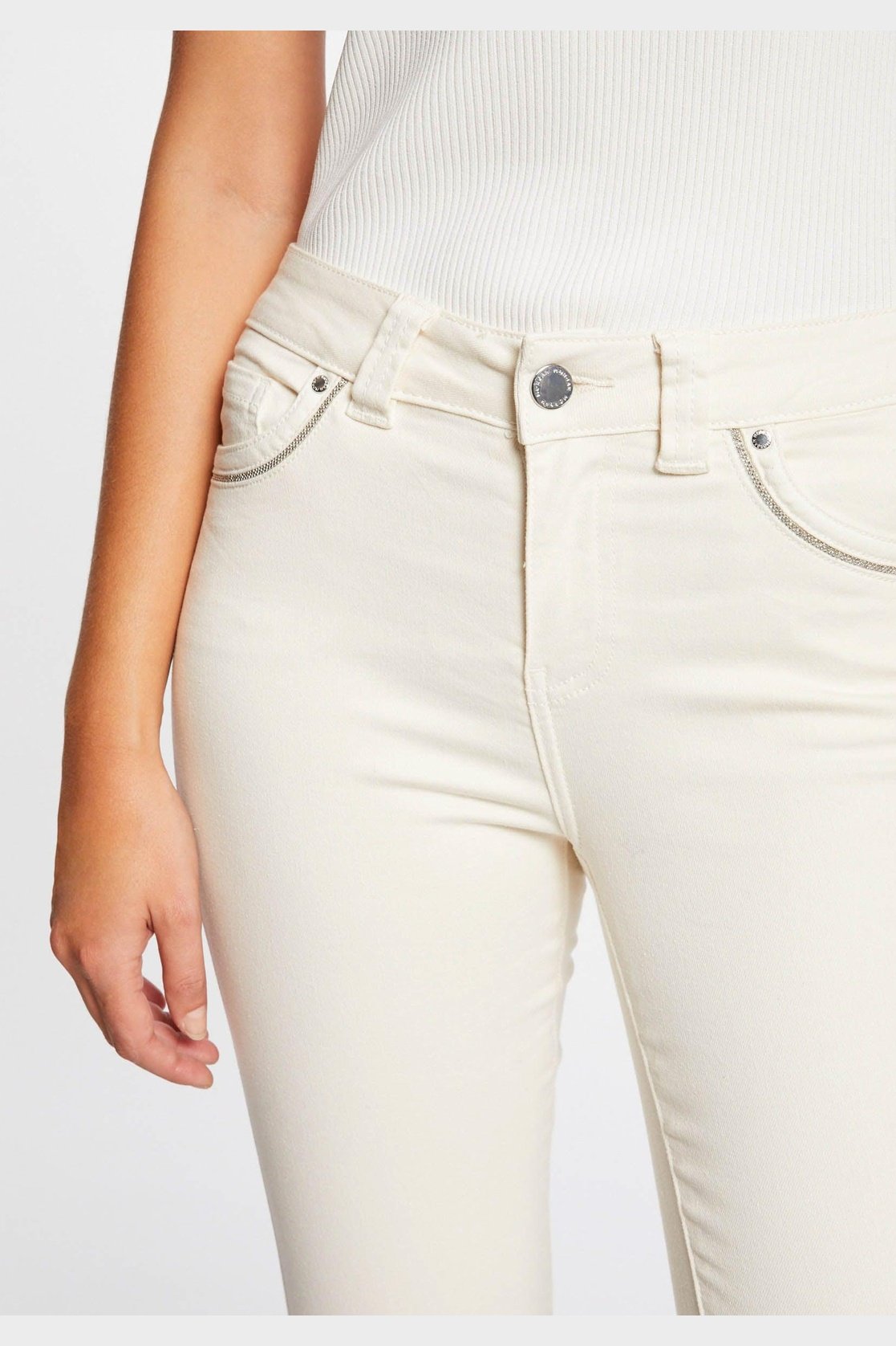 MORGAN - ג'ינס לנשים בצבע בז' - MASHBIR//365