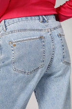 KENNETH COLE - ג'ינס לנשים בצבע כחול בהיר - MASHBIR//365