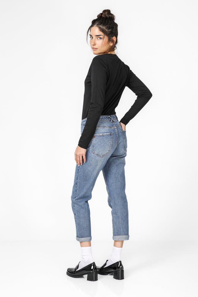 KENNETH COLE - ג'ינס מותן נמוכה בצבע כחול בהיר - MASHBIR//365