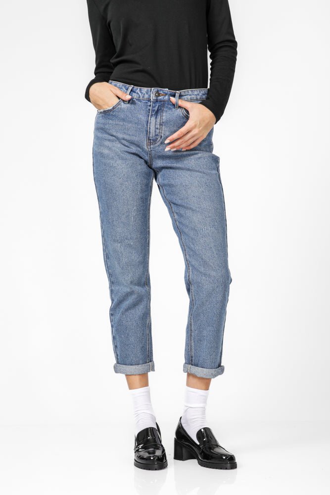 KENNETH COLE - ג'ינס מותן נמוכה בצבע כחול בהיר - MASHBIR//365