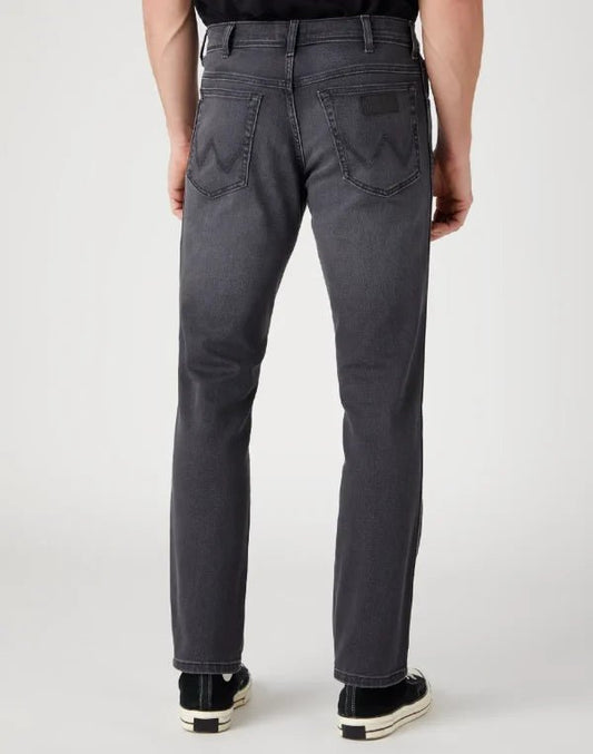 WRANGLER - ג'ינס TEXAS SLIM בצבע שחור משופשף - MASHBIR//365