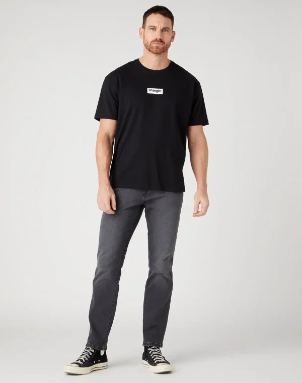 WRANGLER - ג'ינס TEXAS SLIM בצבע שחור משופשף - MASHBIR//365