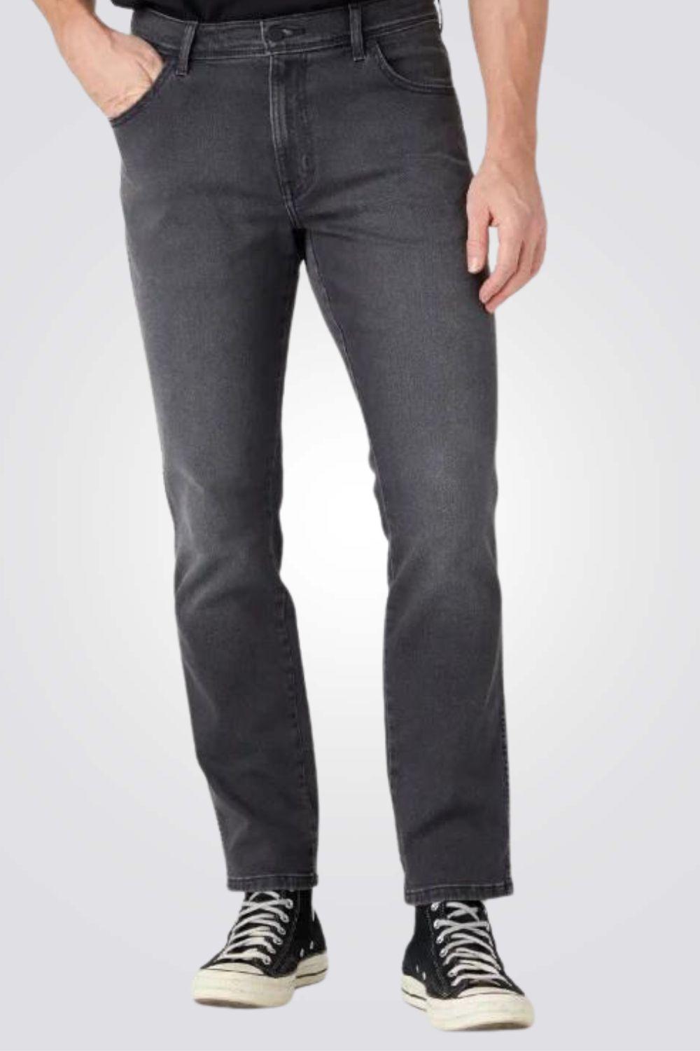 WRANGLER - ג'ינס TEXAS SLIM בצבע שחור משופשף - MASHBIR//365