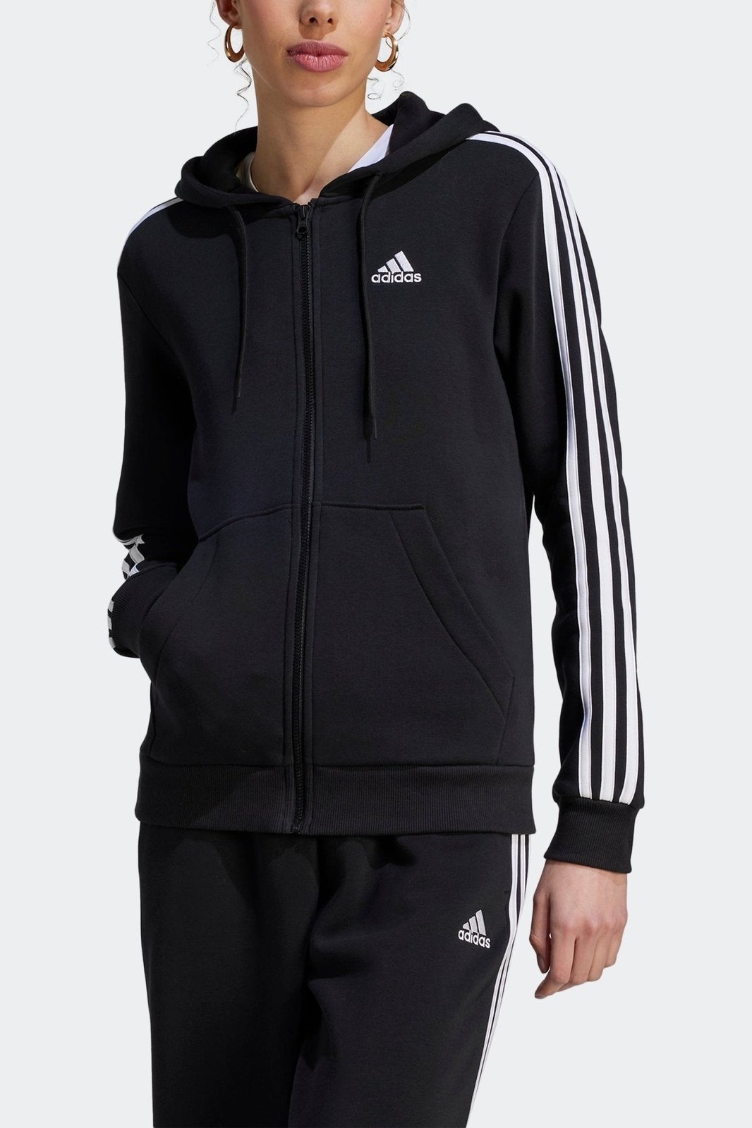 ADIDAS - ג'קט אימון לנשים ESSENTIALS בצבע שחור - MASHBIR//365