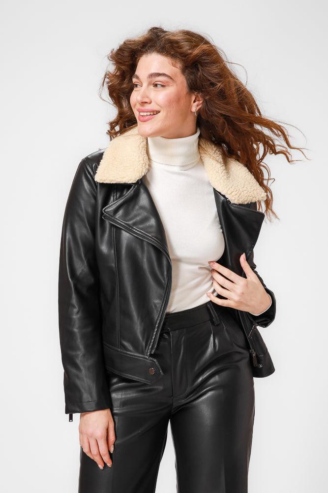 KENNETH COLE - ג'קט בייקר שחור עם פרווה בצבע בז - MASHBIR//365