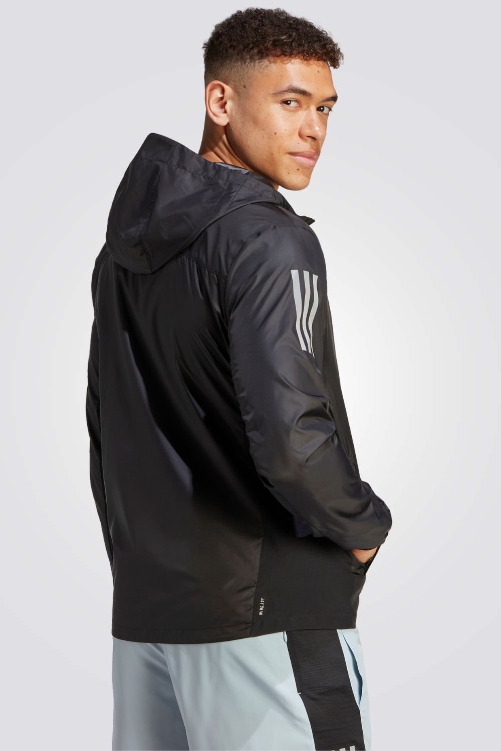 ADIDAS - ג'קט לגברים OWN THE RIUN בצבע שחור - MASHBIR//365