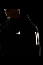 ADIDAS - ג'קט לגברים OWN THE RIUN בצבע שחור - MASHBIR//365