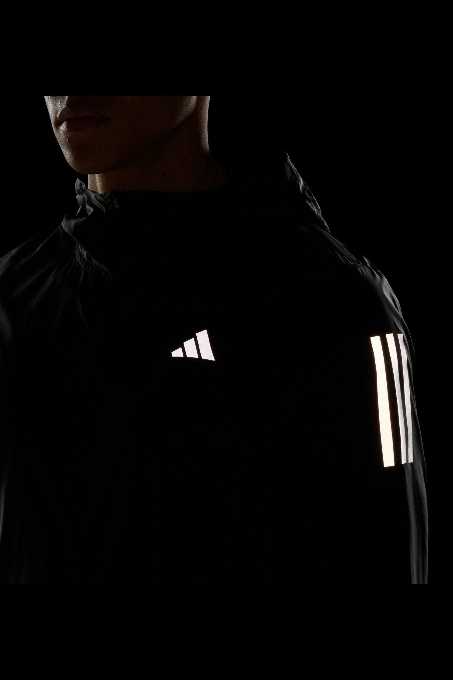 ADIDAS - ג'קט לגברים OWN THE RIUN בצבע שחור - MASHBIR//365