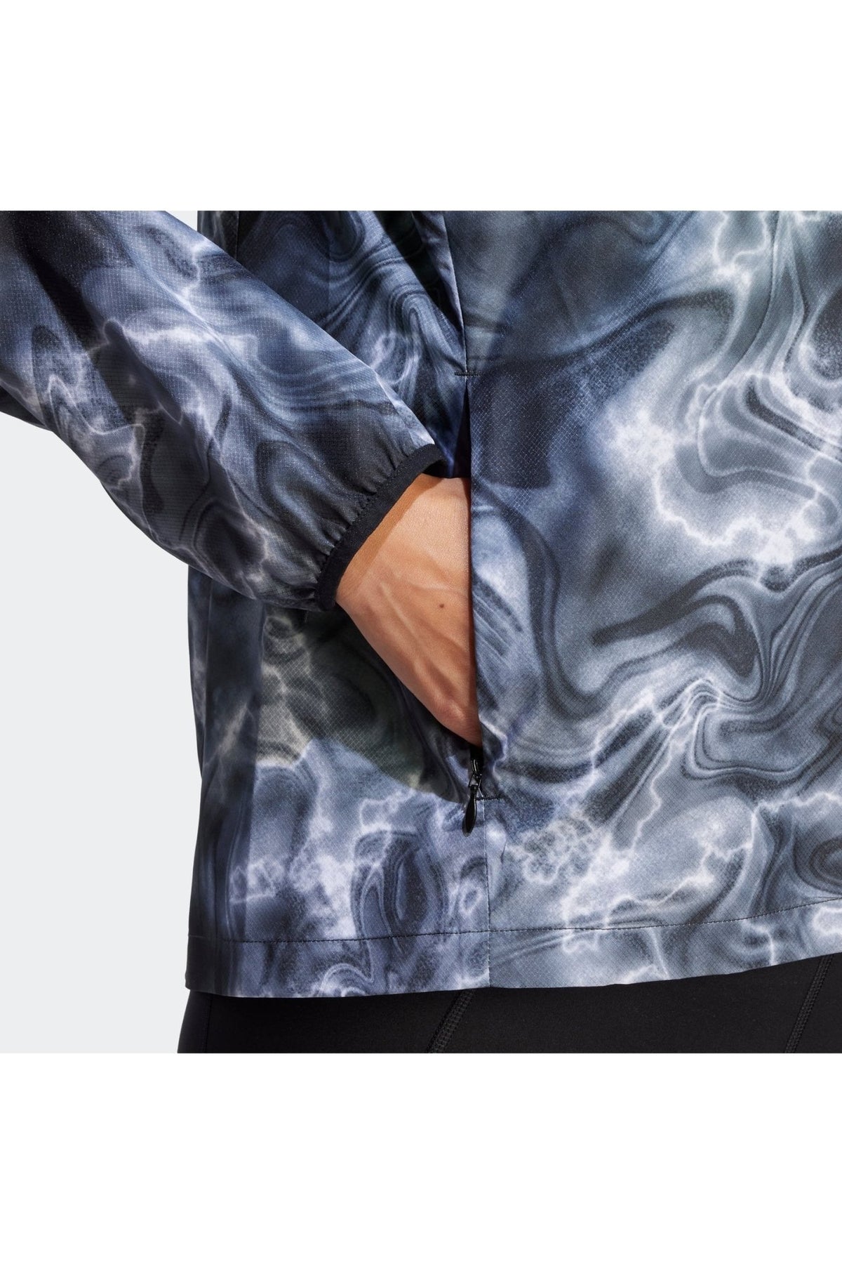 ADIDAS - ג'קט לנשים OWN THE RUN ALLOVER בצבע כחול - MASHBIR//365