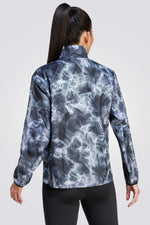 ADIDAS - ג'קט לנשים OWN THE RUN ALLOVER בצבע כחול - MASHBIR//365