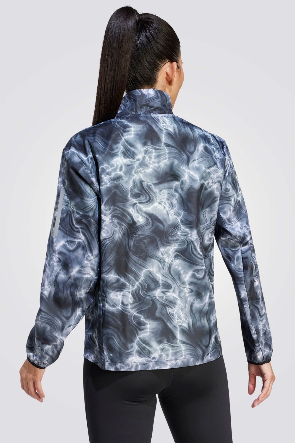 ADIDAS - ג'קט לנשים OWN THE RUN ALLOVER בצבע כחול - MASHBIR//365