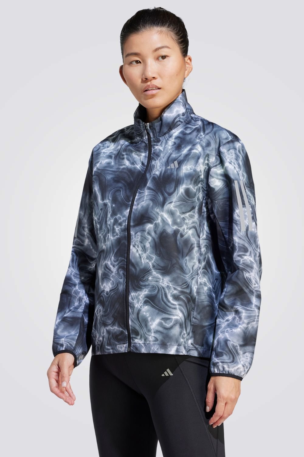 ADIDAS - ג'קט לנשים OWN THE RUN ALLOVER בצבע כחול - MASHBIR//365