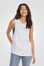 PUMA - גופייה ESS+ Metallic Cut Of בצבע לבן - MASHBIR//365