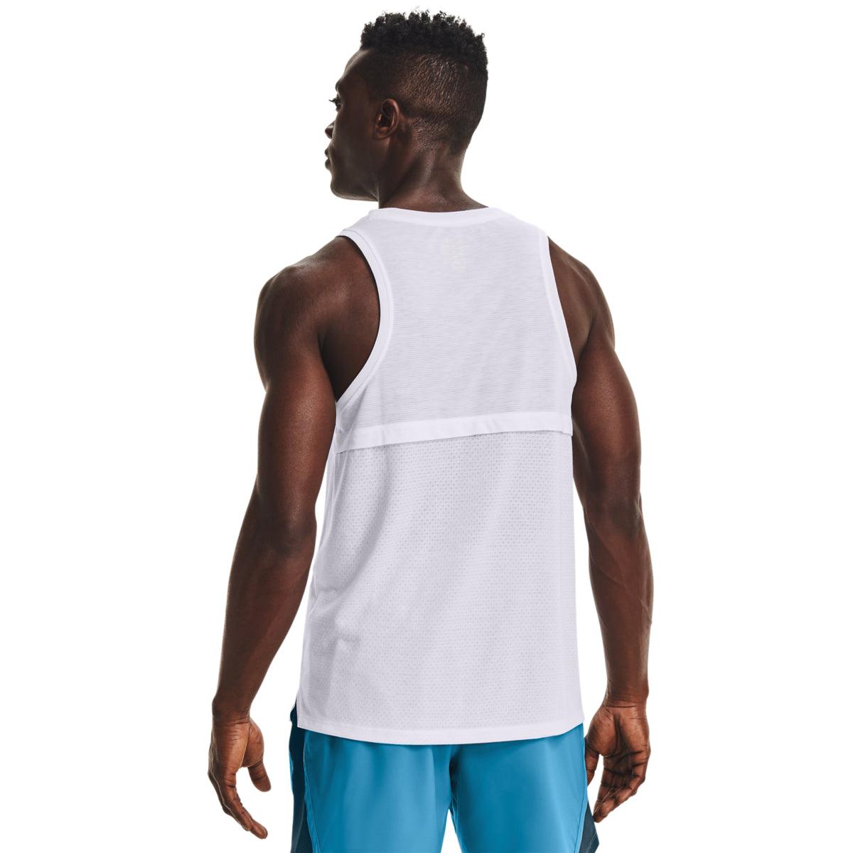 UNDER ARMOUR - גופייה לגבר Streaker Singlet בצבע לבן - MASHBIR//365