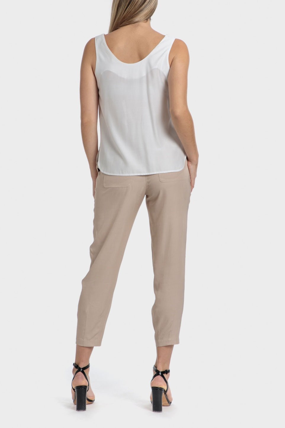 PUNT ROMA - גופייה לנשים בצבע לבן - MASHBIR//365