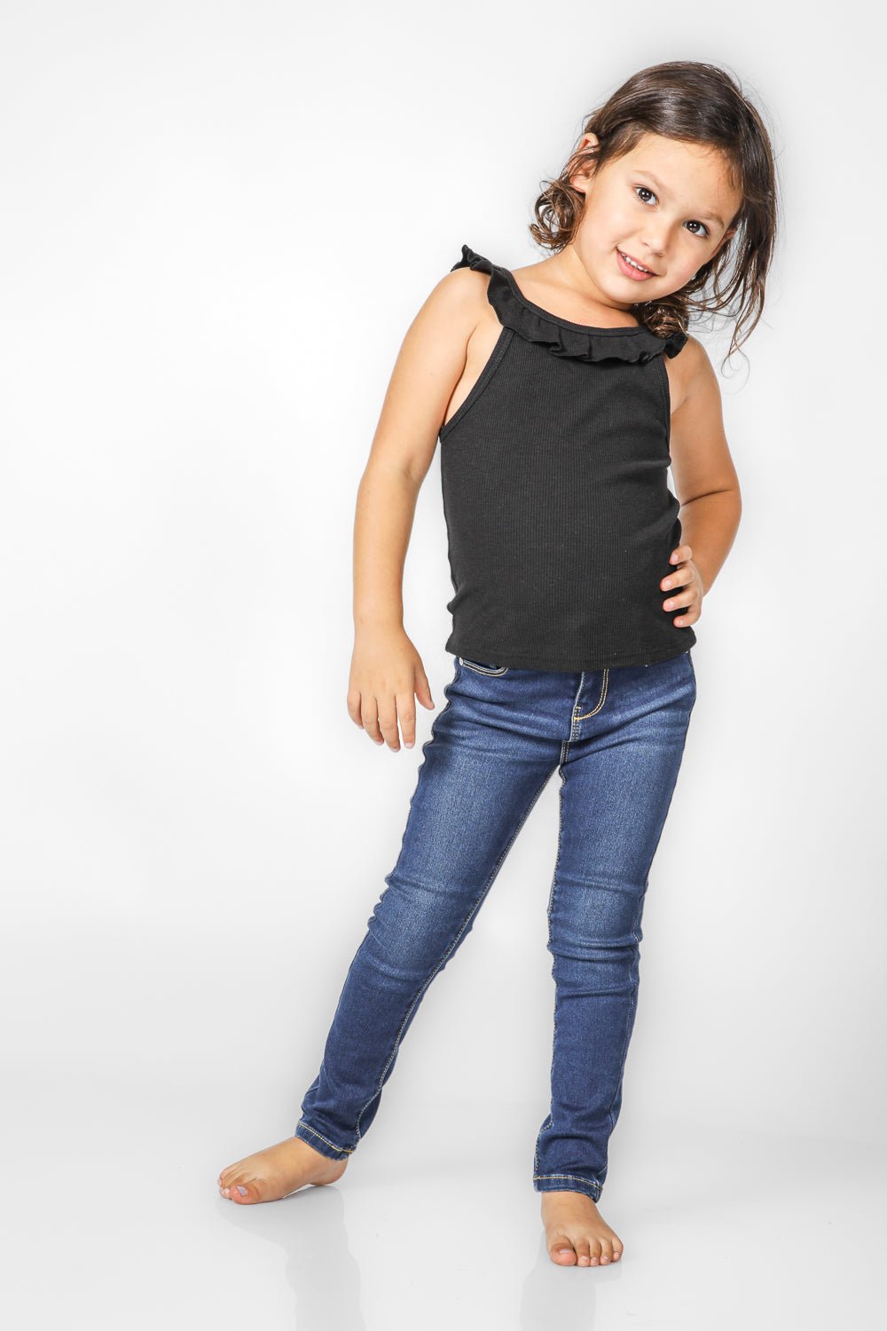 OKAIDI - גופייה עם צווארון מסולסל לילדות בצבע שחור - MASHBIR//365