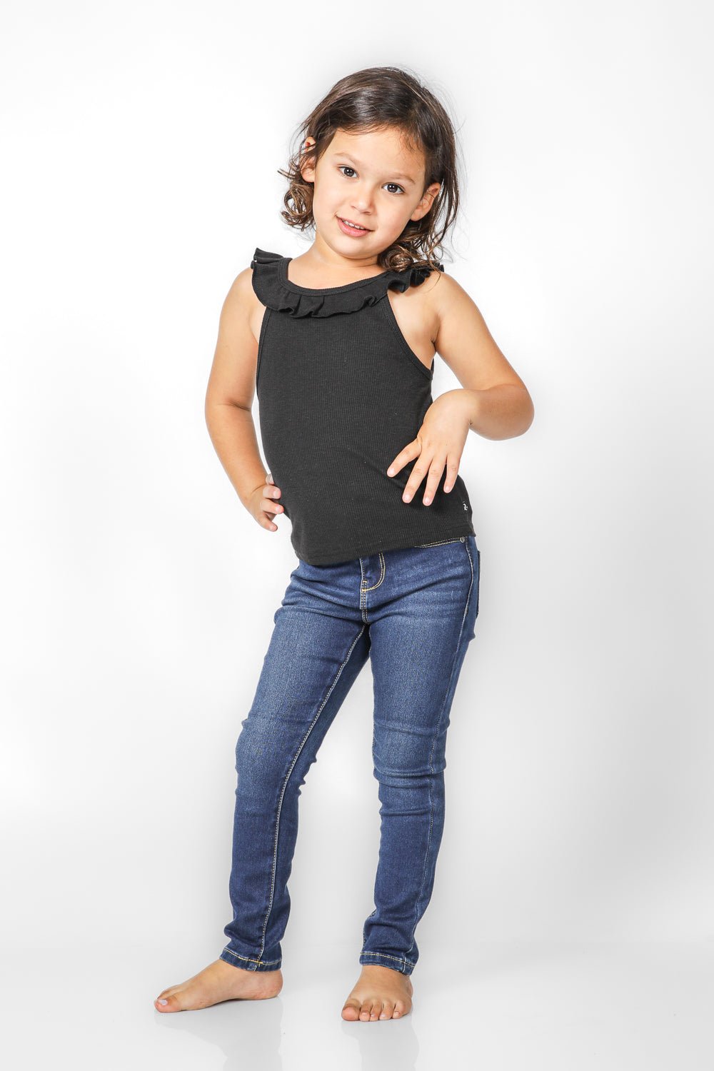 OKAIDI - גופייה עם צווארון מסולסל לילדות בצבע שחור - MASHBIR//365