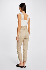 MORGAN - גופייה רצועות תחרה בצבע אופוויט - MASHBIR//365