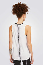 PUMA - גופייה TRAIN LOGO MUSCLE לבנה - MASHBIR//365