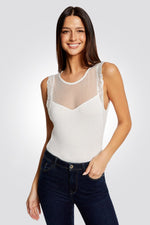 MORGAN - גופייה תחרה לנשים בצבע לבן - MASHBIR//365