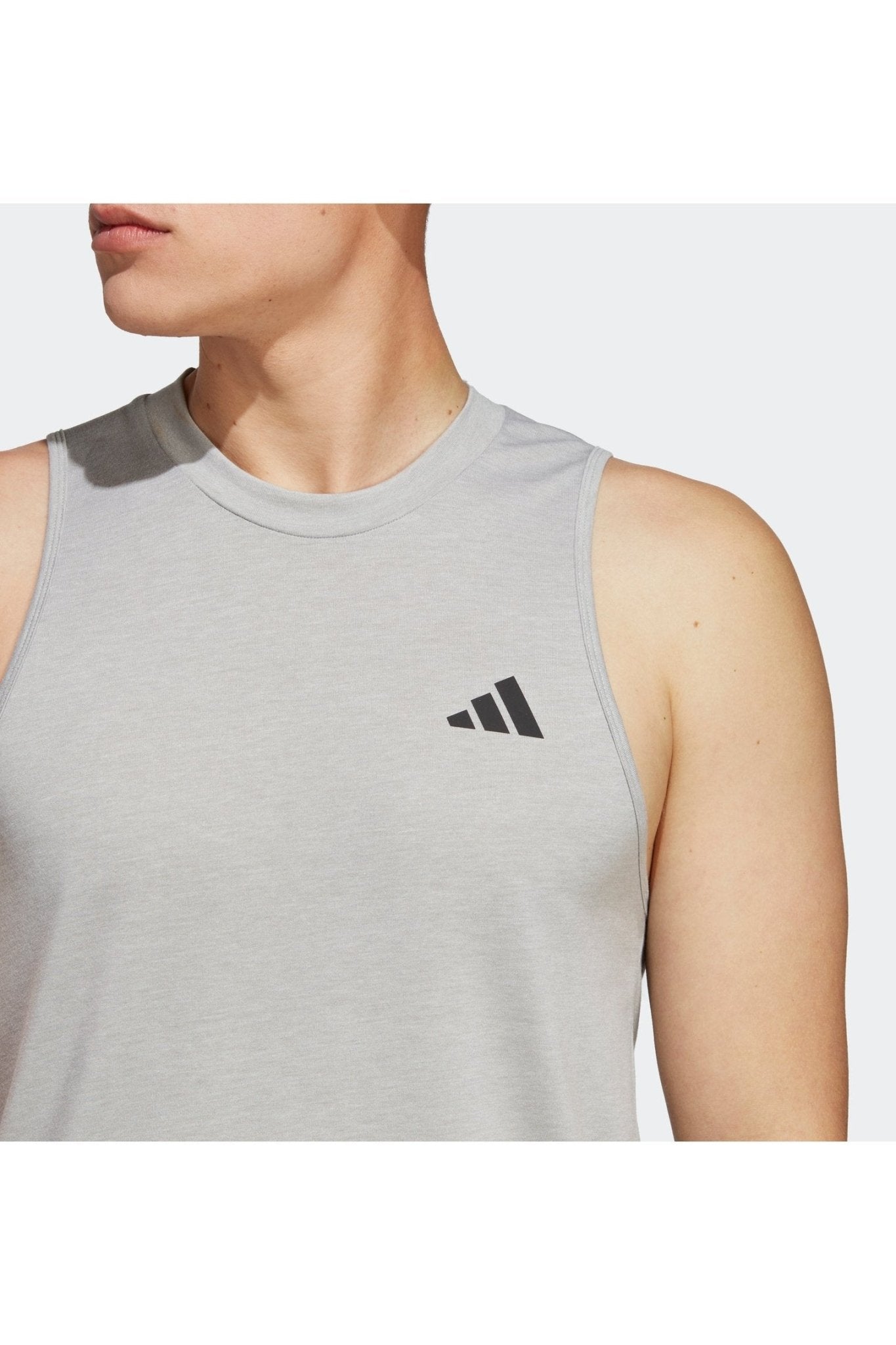 ADIDAS - גופיית אימון לגברים Essentials Feelready בצבע אפור - MASHBIR//365