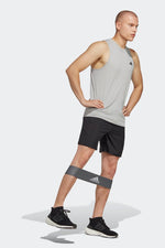 ADIDAS - גופיית אימון לגברים Essentials Feelready בצבע אפור - MASHBIR//365