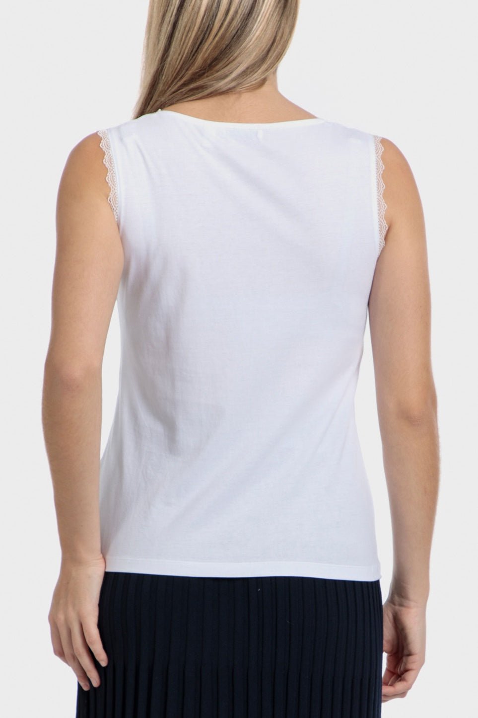 PUNT ROMA - גופיית עם תחרה בקצוות בצבע לבן - MASHBIR//365