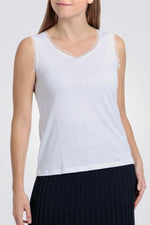 PUNT ROMA - גופיית עם תחרה בקצוות בצבע לבן - MASHBIR//365