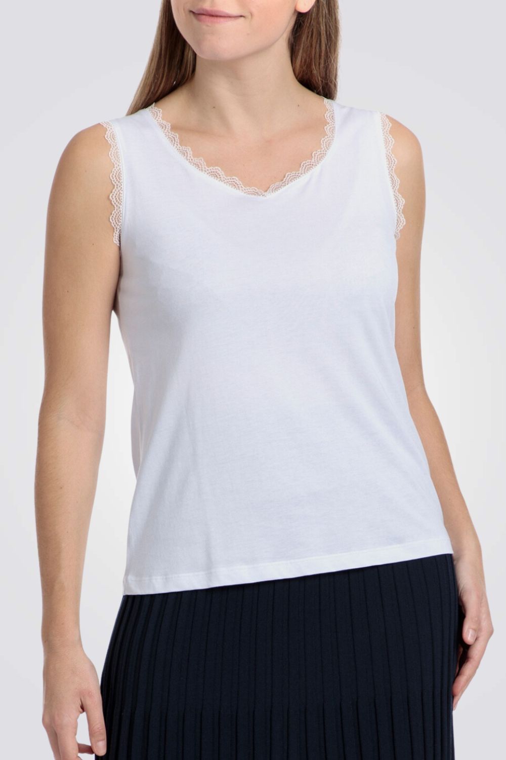 PUNT ROMA - גופיית עם תחרה בקצוות בצבע לבן - MASHBIR//365