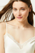 ETAM - גופיית סאטן בעיטור תחרה SENTIMENT קרם - MASHBIR//365