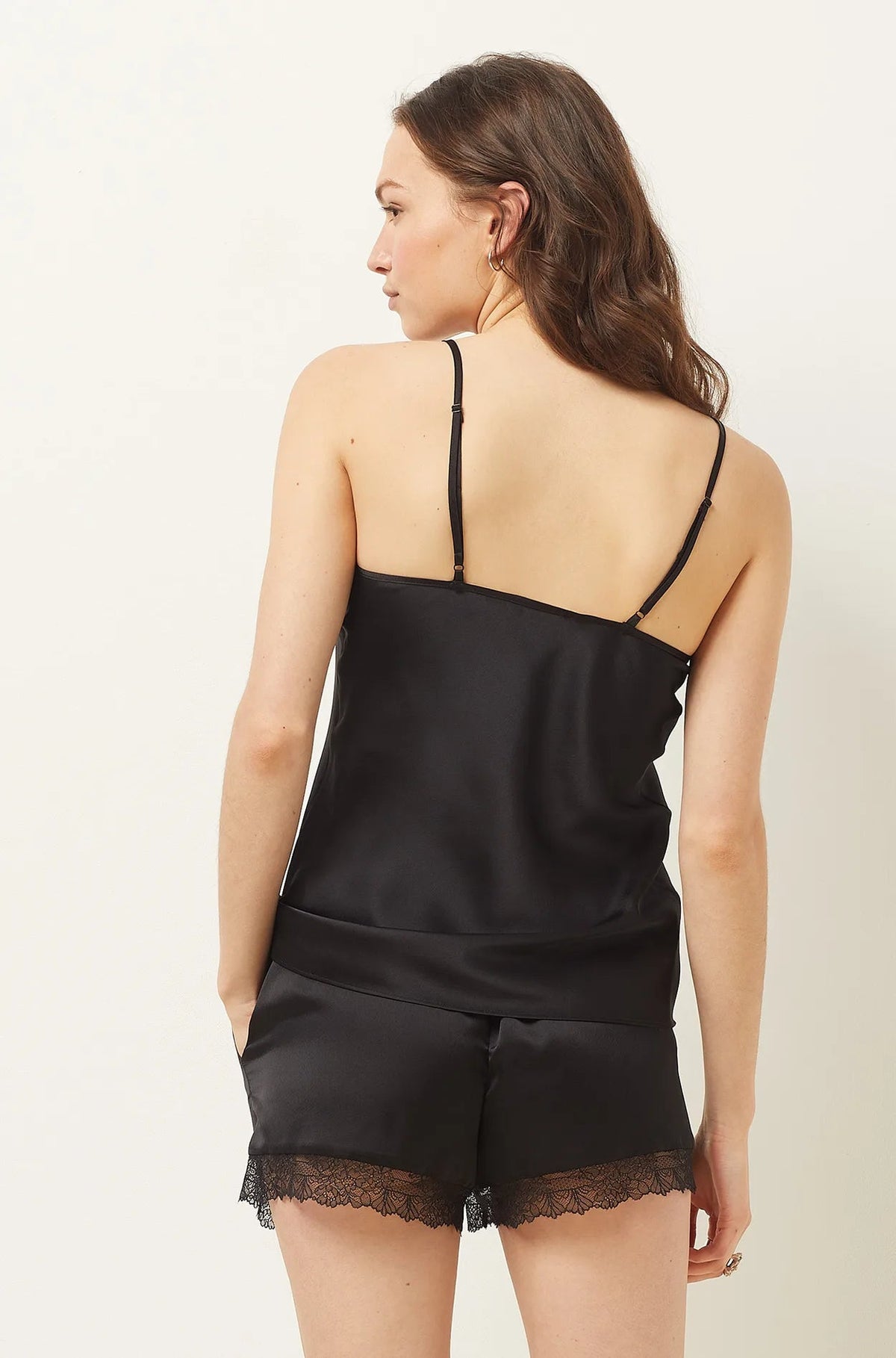 ETAM - גופיית סאטן בעיטור תחרה SENTIMENT שחורה - MASHBIR//365