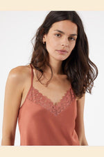 ETAM - גופיית סאטן JADE אפרסק - MASHBIR//365