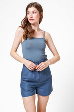 KENNETH COLE - גופיית ספגטי חלקה בצבע כחול - MASHBIR//365