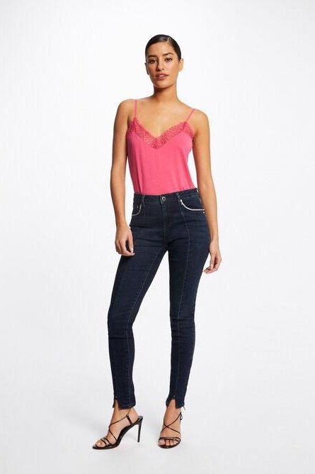 MORGAN - גופיית תחרה בצבע ורוד עם רצועות דקות - MASHBIR//365