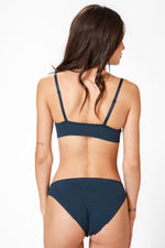 DELTA - גוזיית ריב משולשים בצבע נייבי - MASHBIR//365