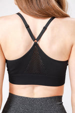 KENNETH COLE - גוזיית ספורט מחשוף עגול שחור - MASHBIR//365