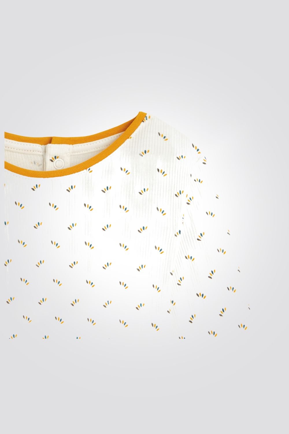 OBAIBI - טי שירט שרוול ארוך תינוקות ריבס בשמנת עם הדפס מקווקו בצהוב - MASHBIR//365