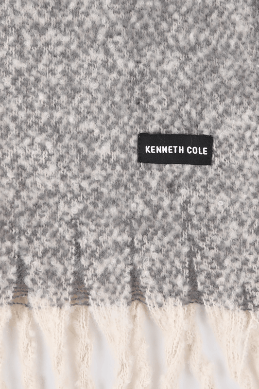 KENNETH COLE - צעיף עבה עם פרנזים בצבע אפור בהיר - MASHBIR//365