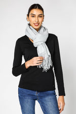 KENNETH COLE - צעיף לנשים בצבע אפור - MASHBIR//365