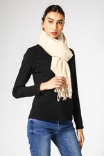 KENNETH COLE - צעיף לנשים בצבע בז' - MASHBIR//365