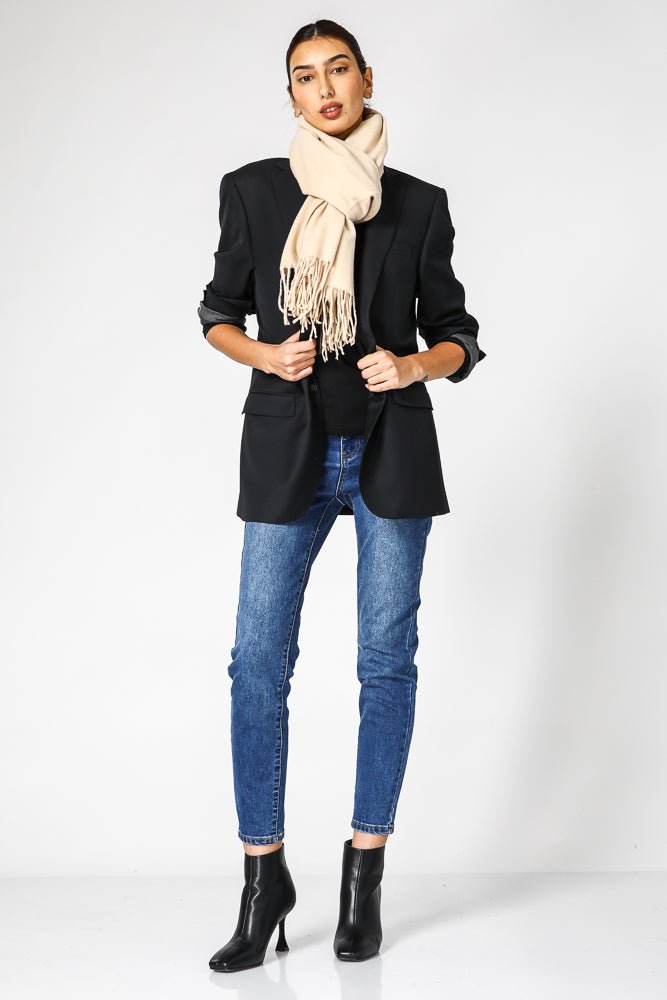 KENNETH COLE - צעיף לנשים בצבע בז' - MASHBIR//365