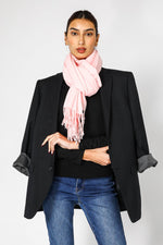 KENNETH COLE - צעיף לנשים בצבע פודרה - MASHBIR//365