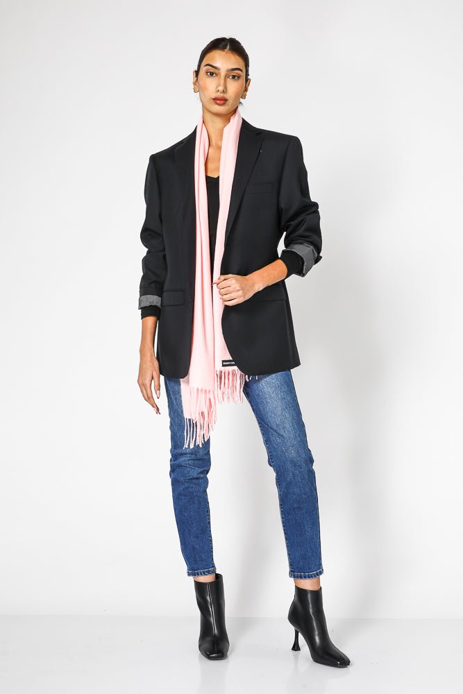 KENNETH COLE - צעיף לנשים בצבע פודרה - MASHBIR//365