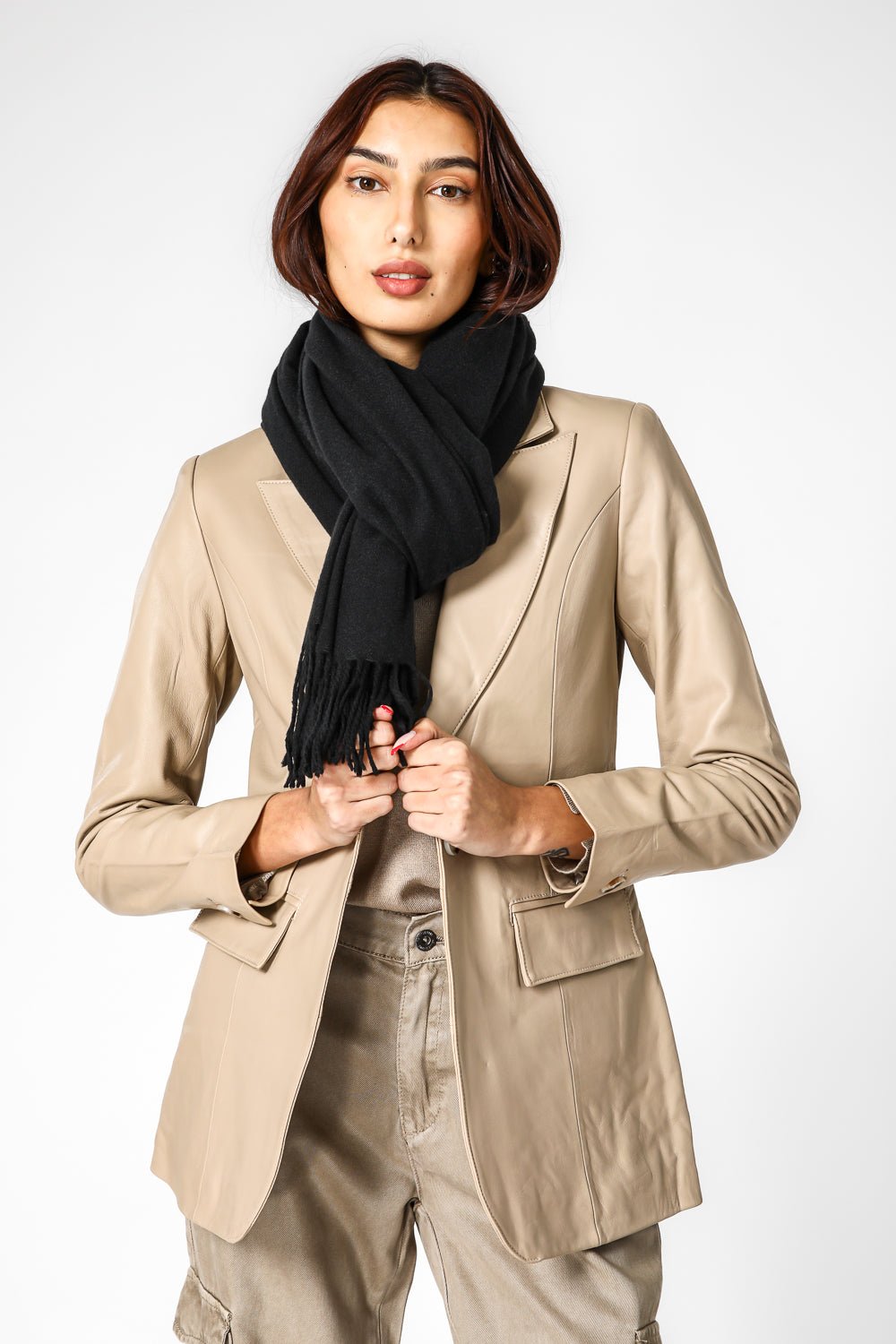 KENNETH COLE - צעיף לנשים בצבע שחור - MASHBIR//365