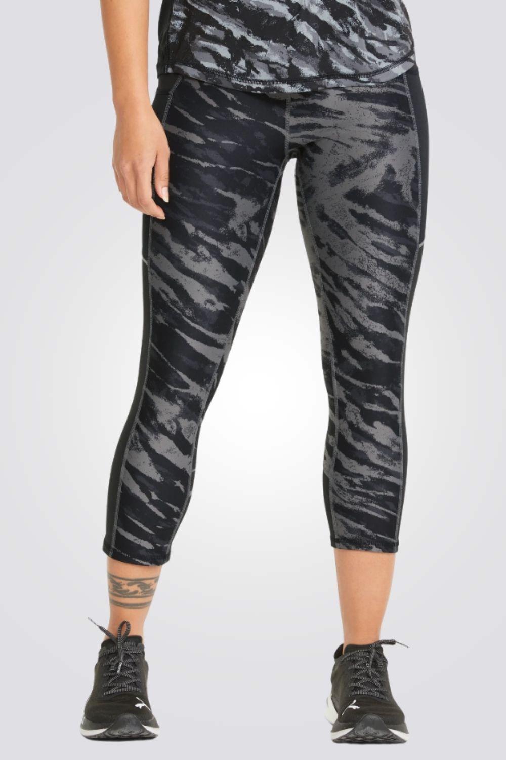 PUMA - טייץ 3/4 RUN 5K GRAPHIC HW 3 בצבע שחור - MASHBIR//365